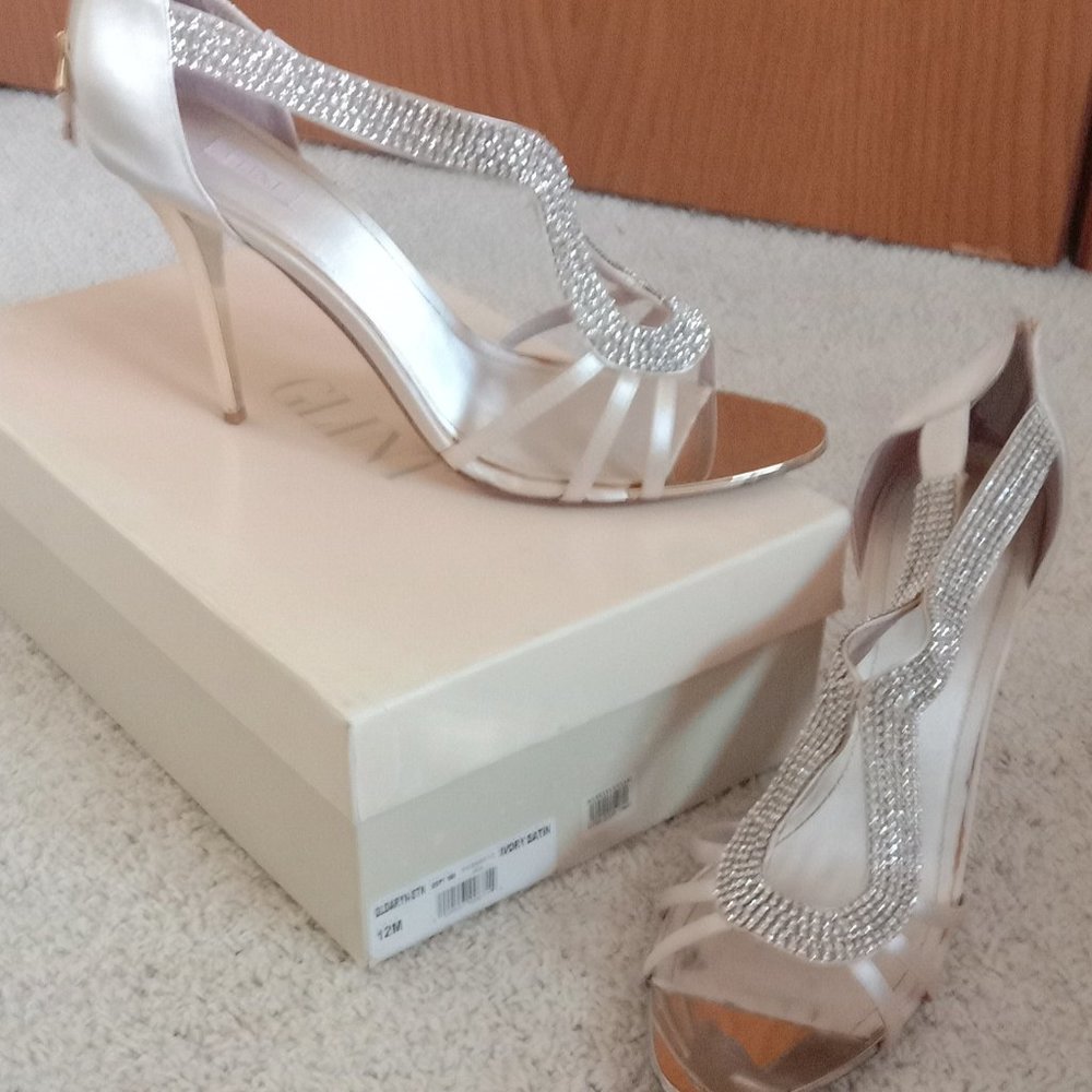 Ivory Satin Size 12 Glint